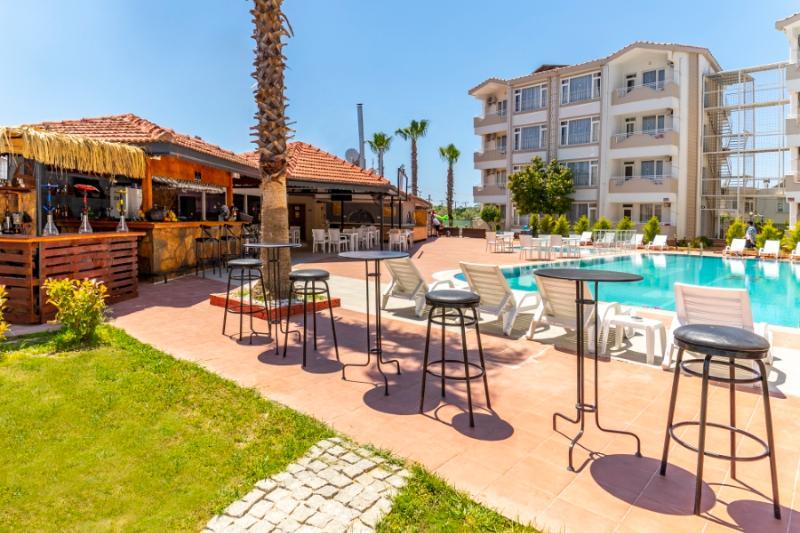 New Garden Luna Side Apart Hotel