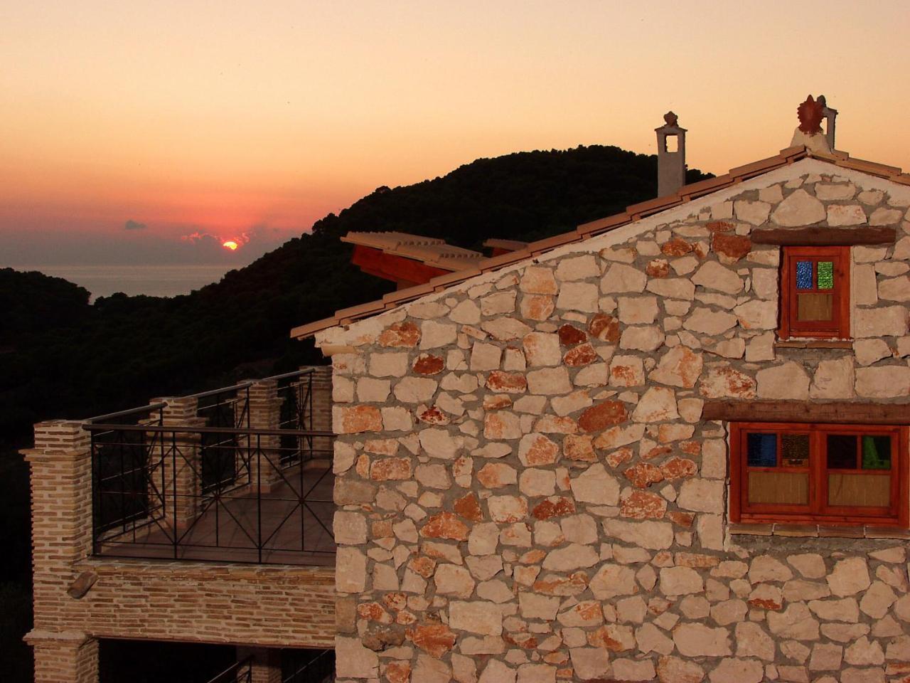 Revera Traditional Stone Villas, Apartments & Studios 