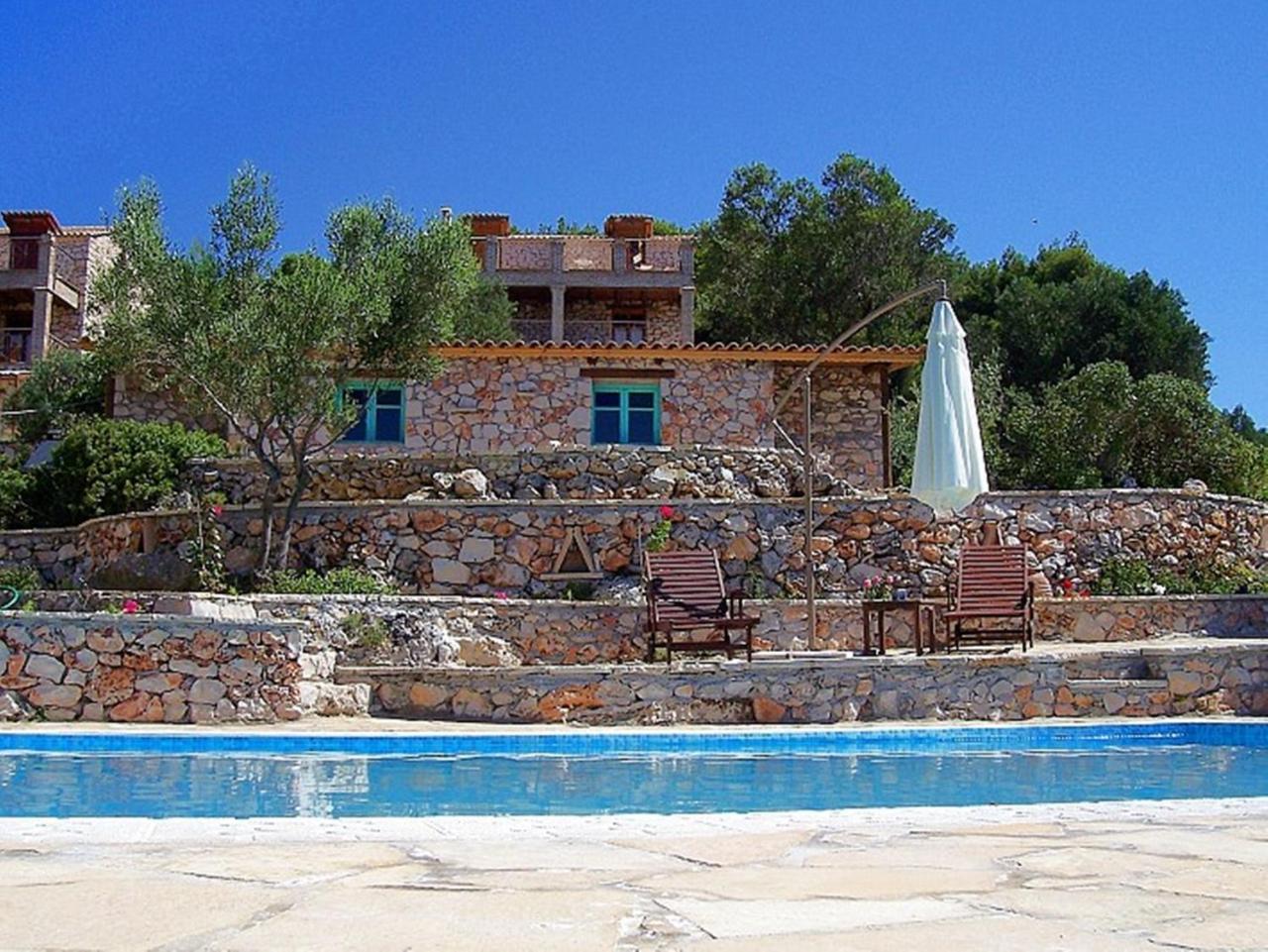 Revera Traditional Stone Villas, Apartments & Studios 