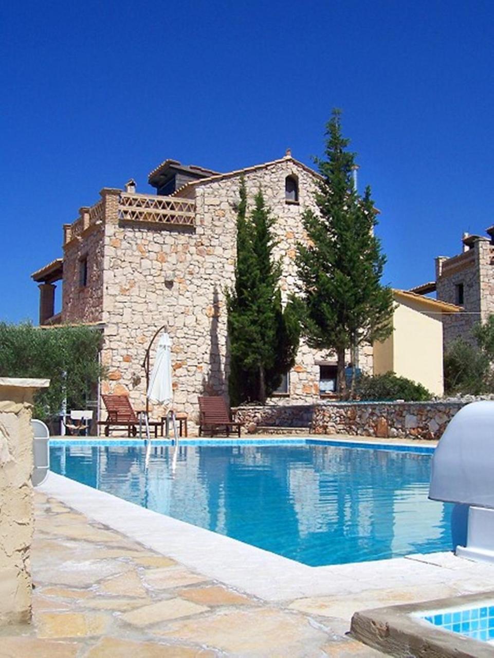 Revera Traditional Stone Villas, Apartments & Studios 