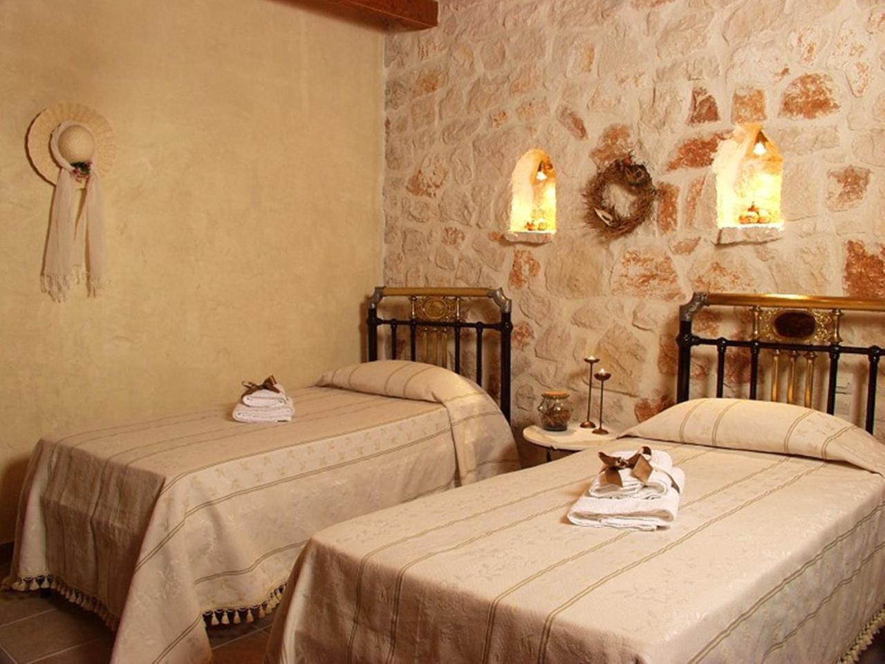 Revera Traditional Stone Villas, Apartments & Studios 