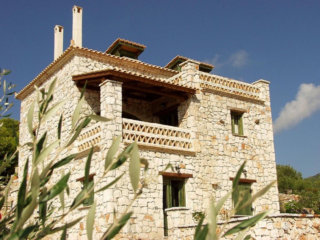 Revera Traditional Stone Villas, Apartments & Studios 
