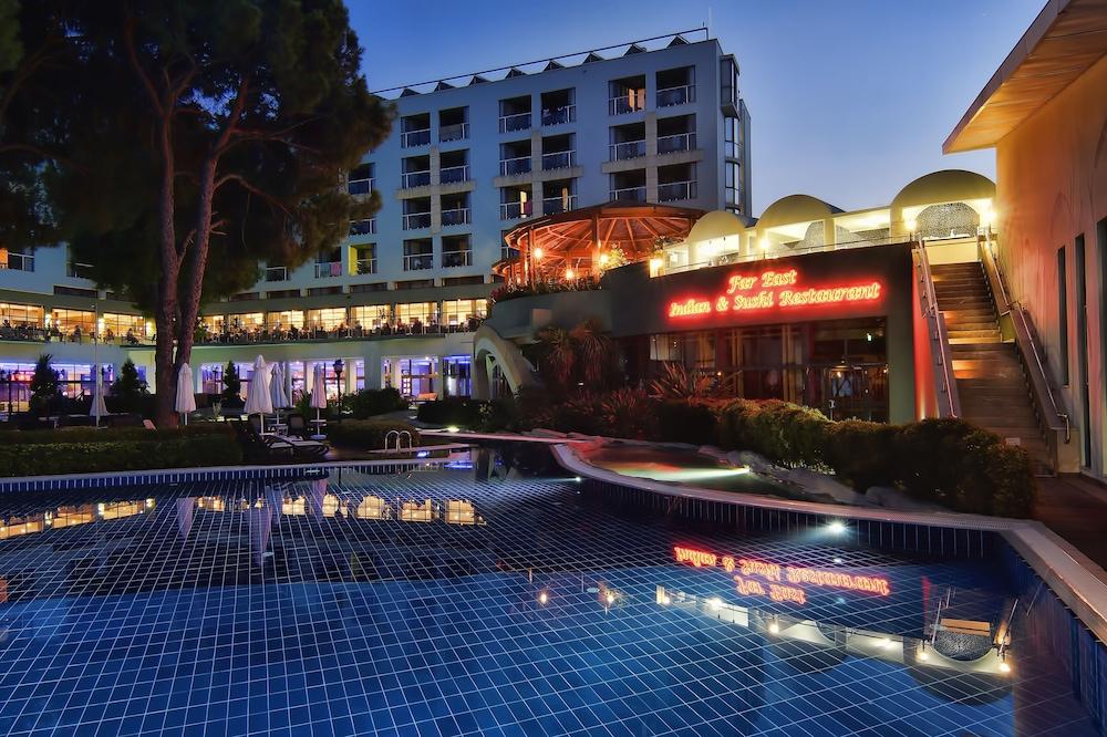 Limak Atlantis de Luxe Hotel & Resort