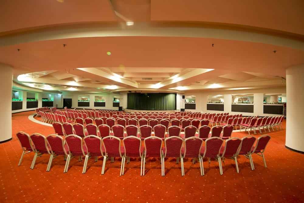 Limak Atlantis de Luxe Hotel & Resort