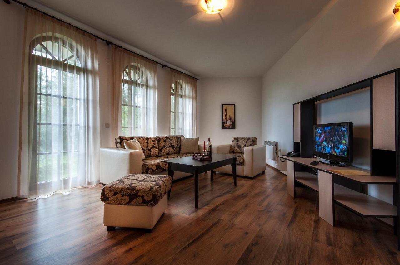 Grand Royale Apartment Complex & Spa