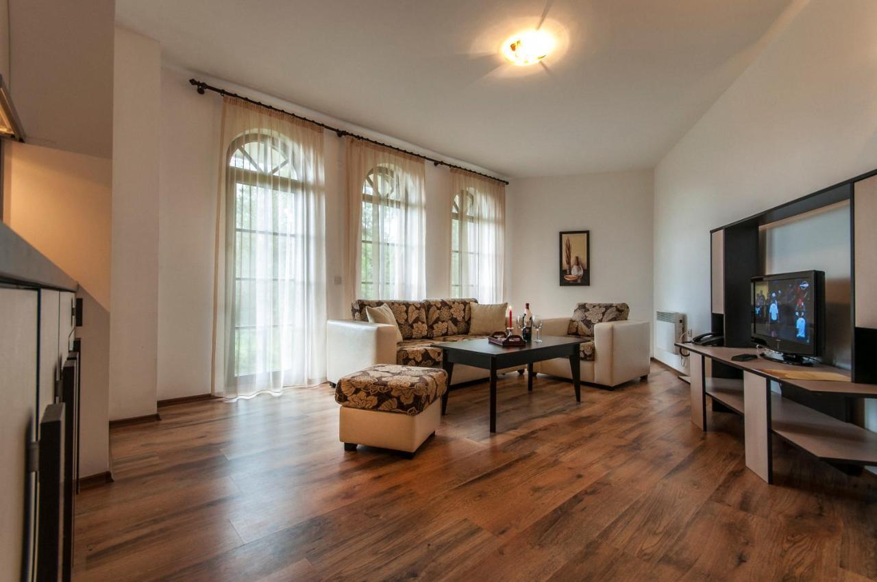 Grand Royale Apartment Complex & Spa