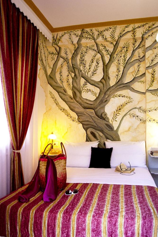 Black Sandy Beach 3 *