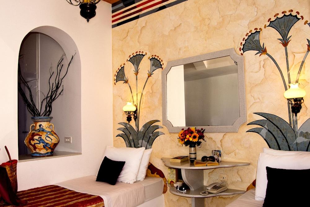 Black Sandy Beach 3 *
