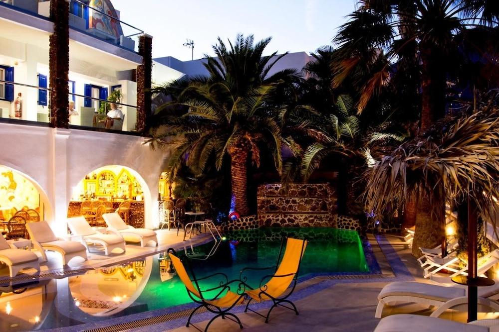 Black Sandy Beach 3 *
