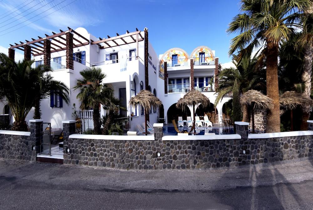Black Sandy Beach 3 *