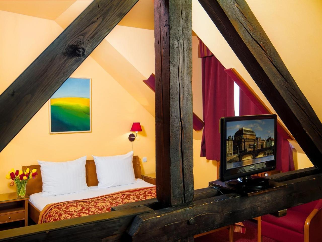 Hotel Cloister Inn