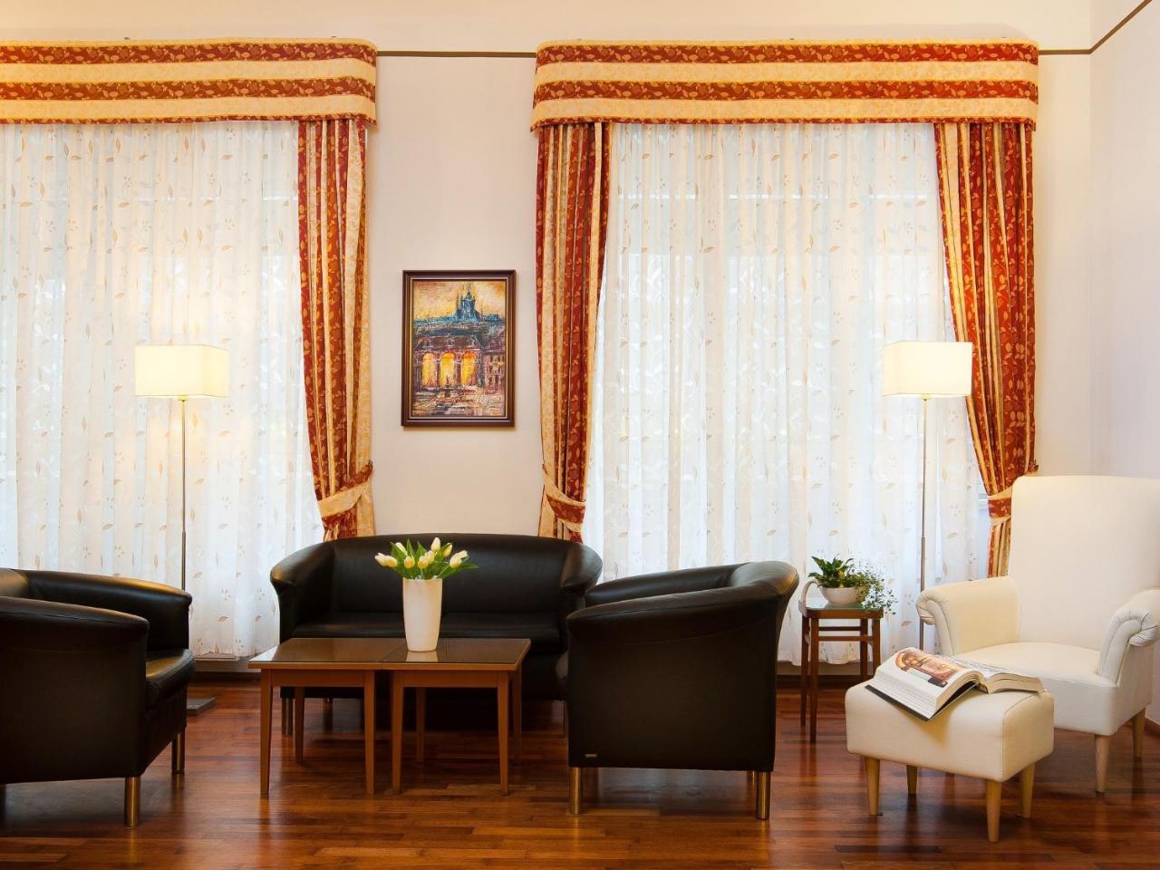 Hotel Cloister Inn