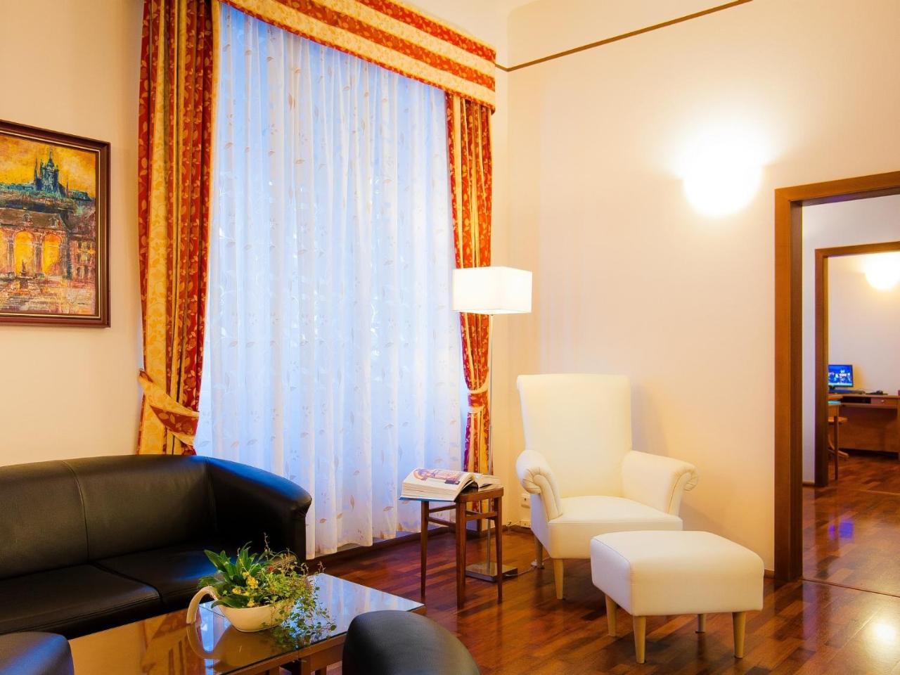 Hotel Cloister Inn