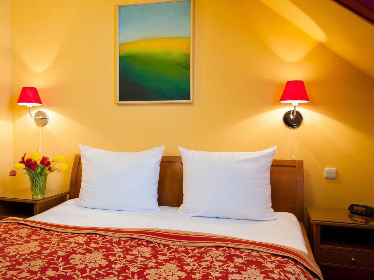 Hotel Cloister Inn