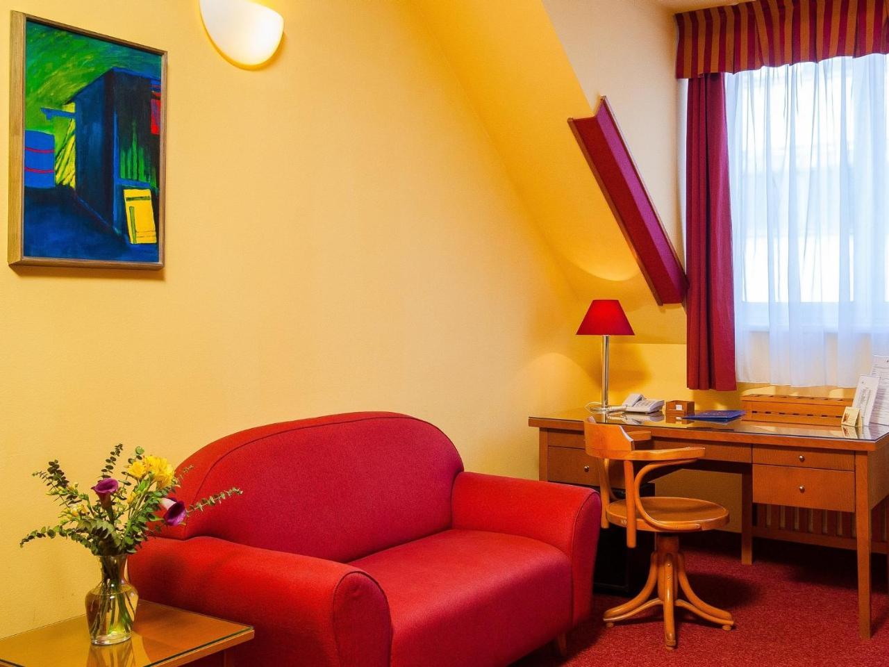 Hotel Cloister Inn