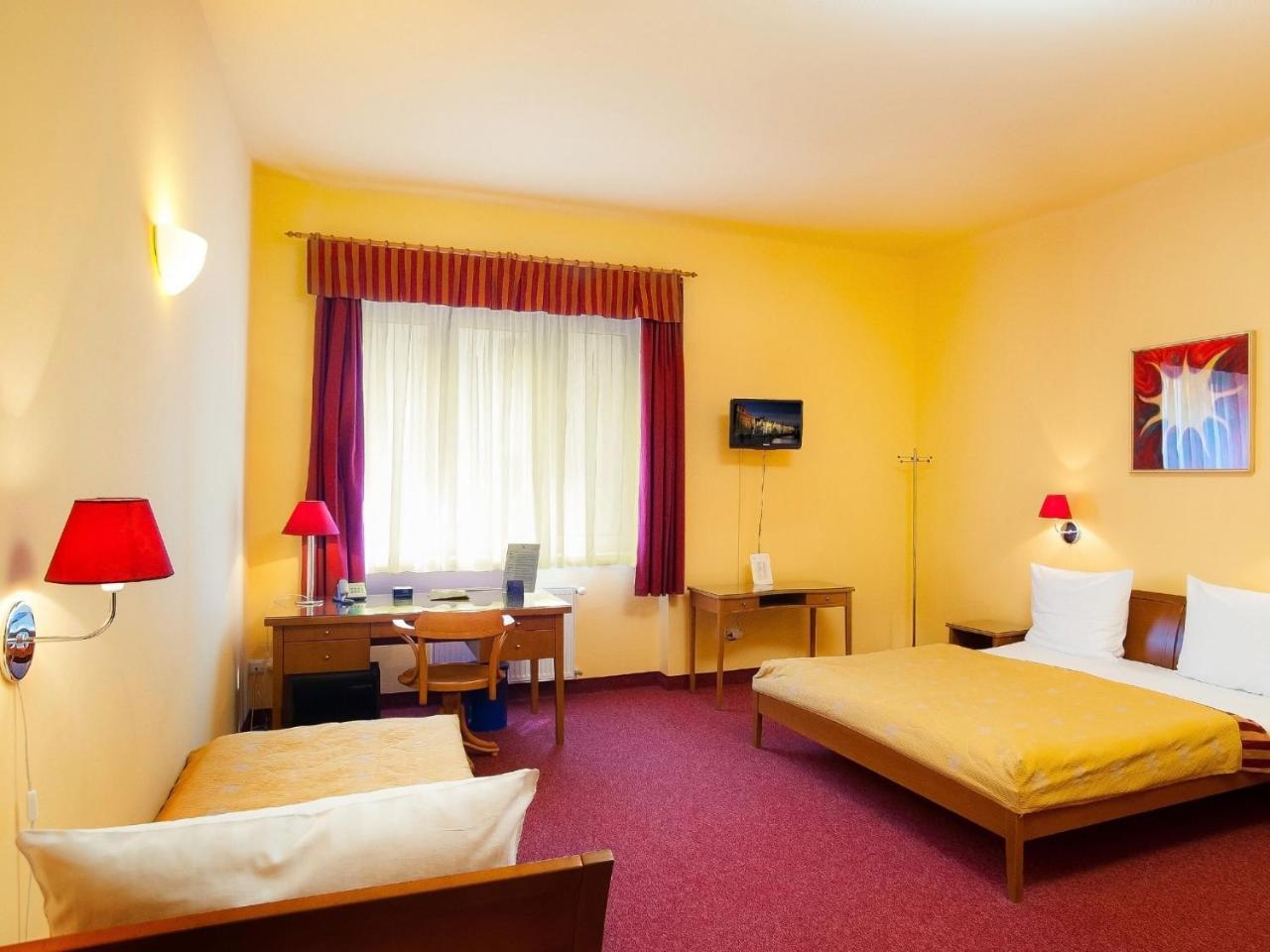 Hotel Cloister Inn