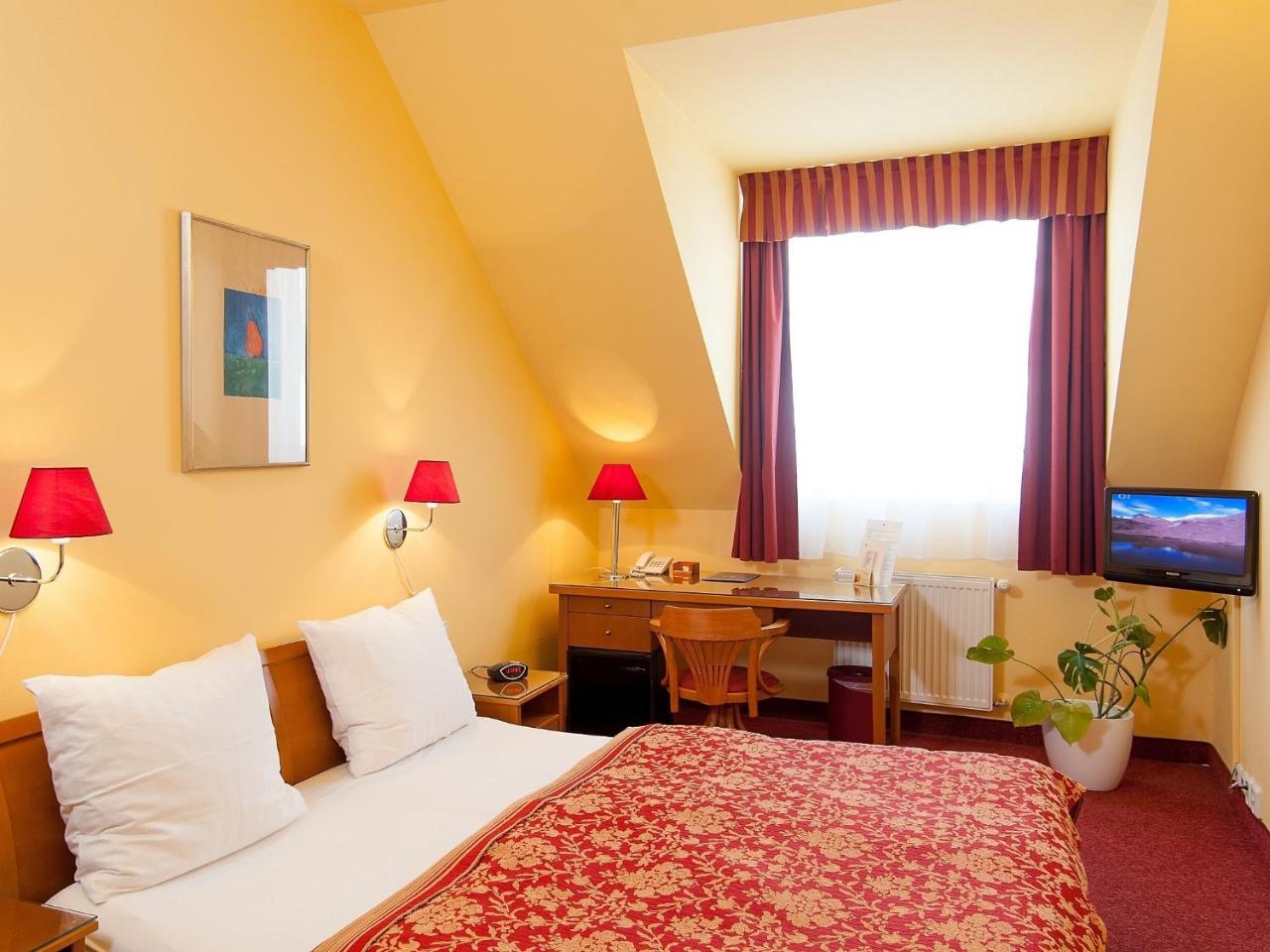 Hotel Cloister Inn