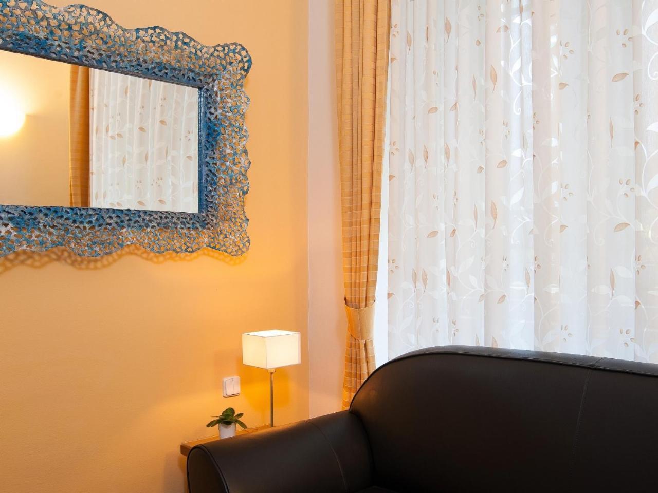Hotel Cloister Inn