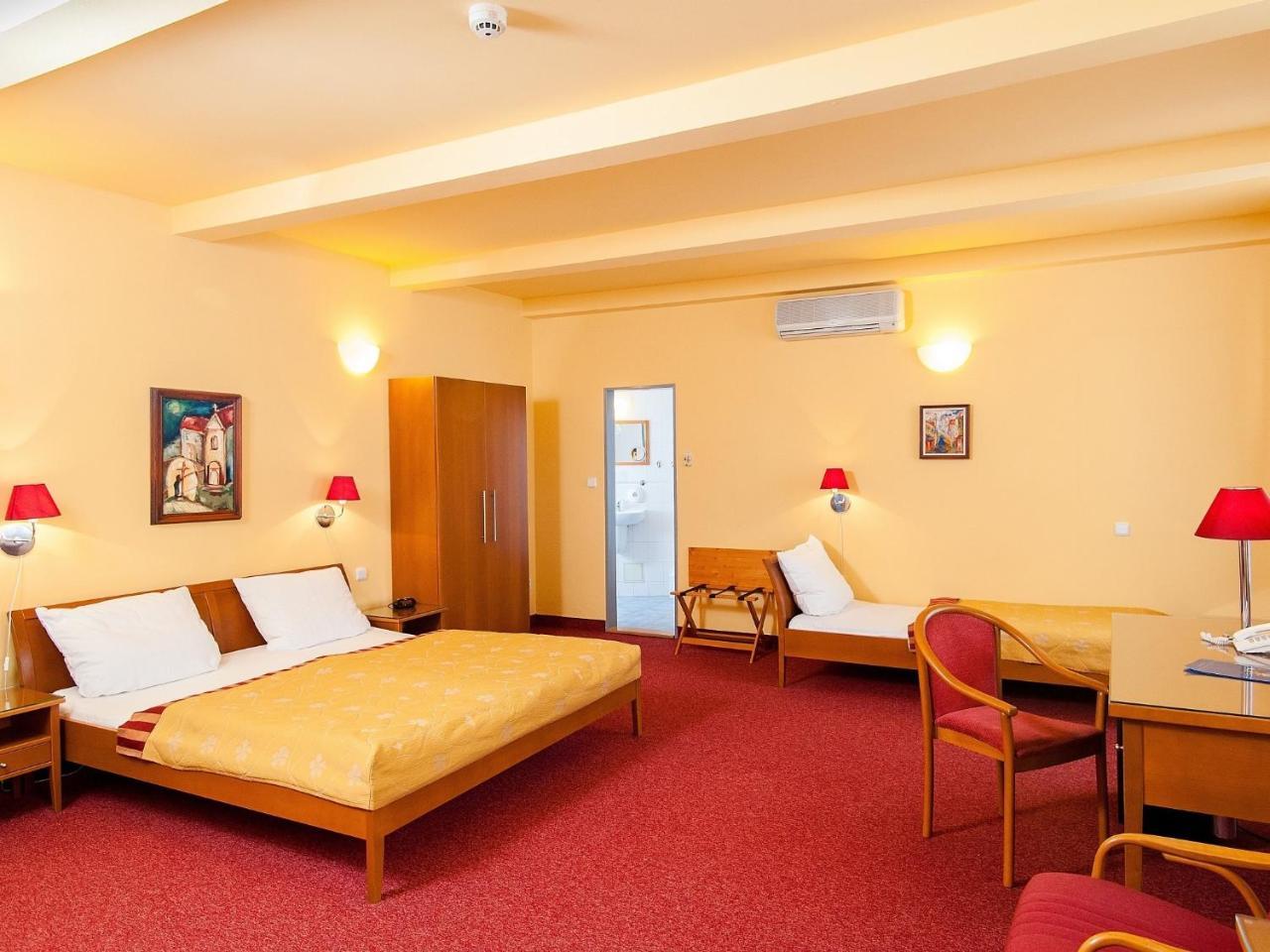 Hotel Cloister Inn