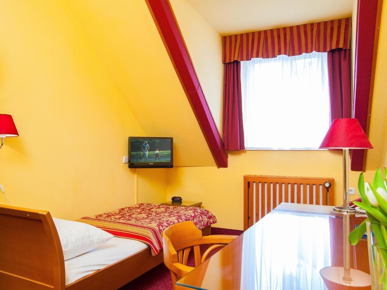 Hotel Cloister Inn