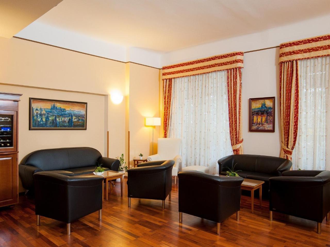 Hotel Cloister Inn