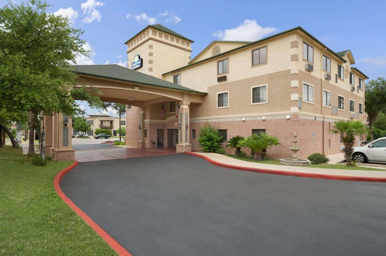 Days Inn & Suites by Wyndham San Antonio North Stone Oak em West-texas