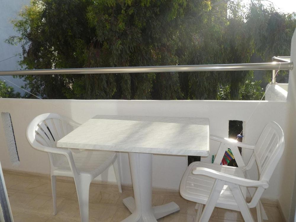 Costas & Chrysoula  3 *