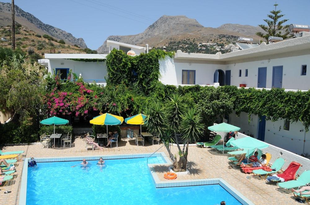 Costas & Chrysoula  3 *