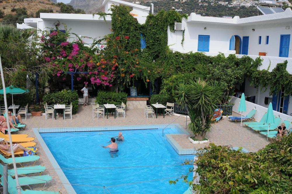 Costas & Chrysoula  3 *
