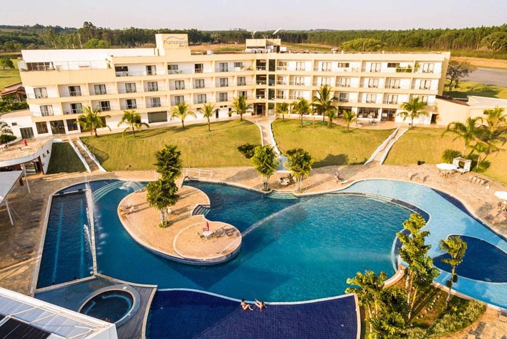 Ramada by Wyndham Furnaspark em Formiga