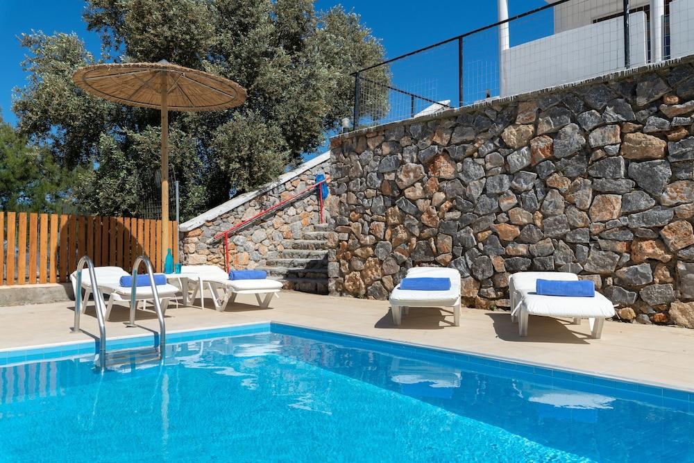 Pefkos Hillside Villas 