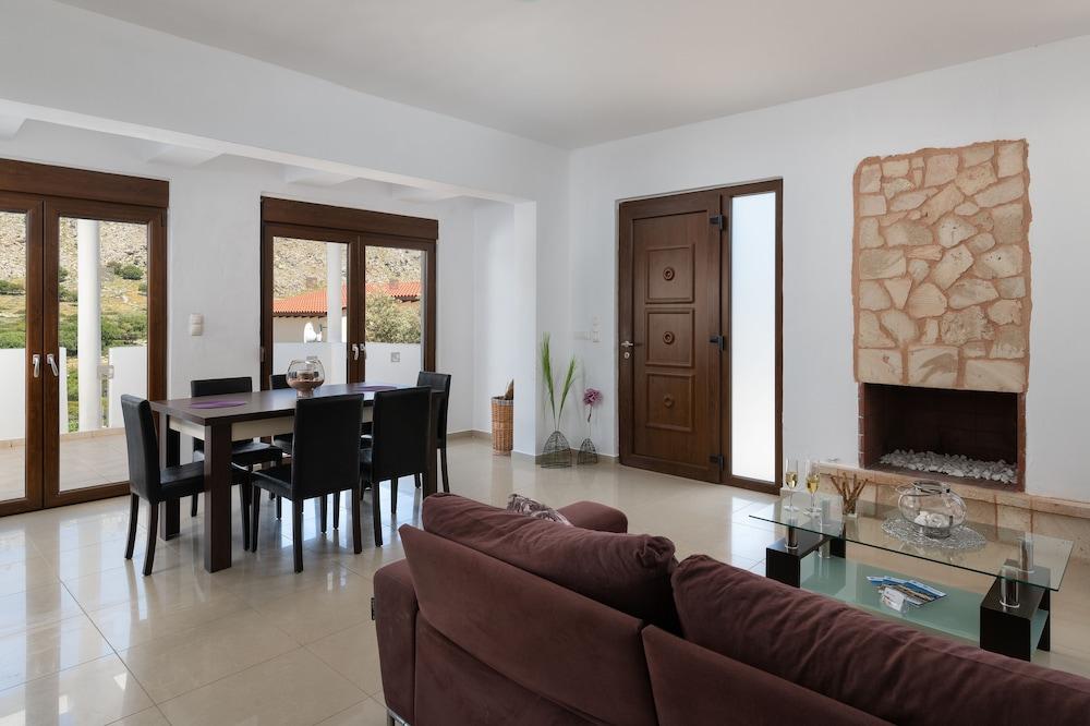 Pefkos Hillside Villas 