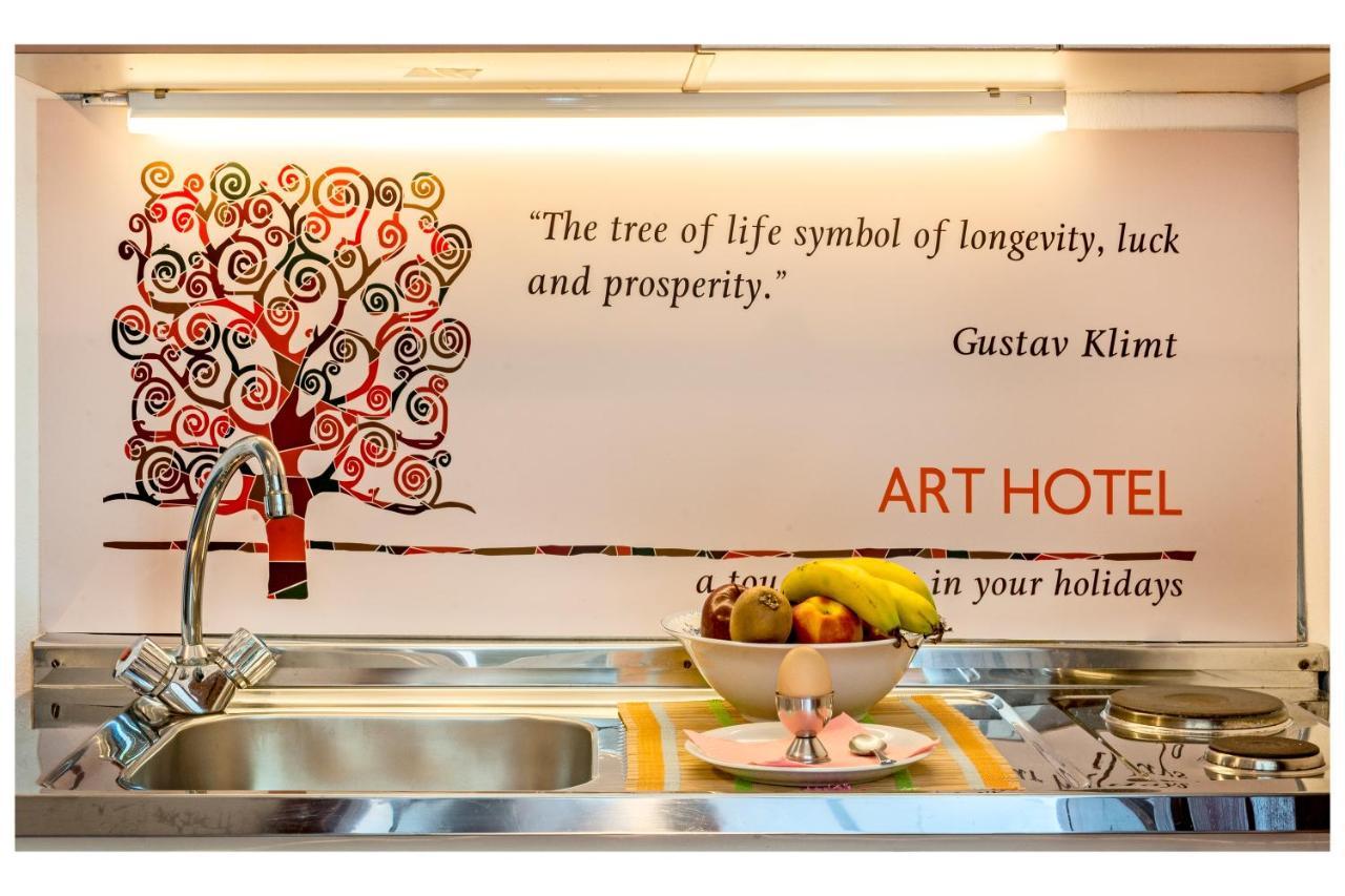 Tree of Life Art Hotel 2 *