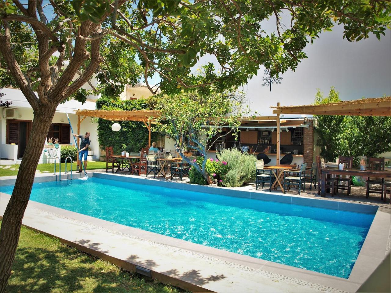 Tree of Life Art Hotel 2 *
