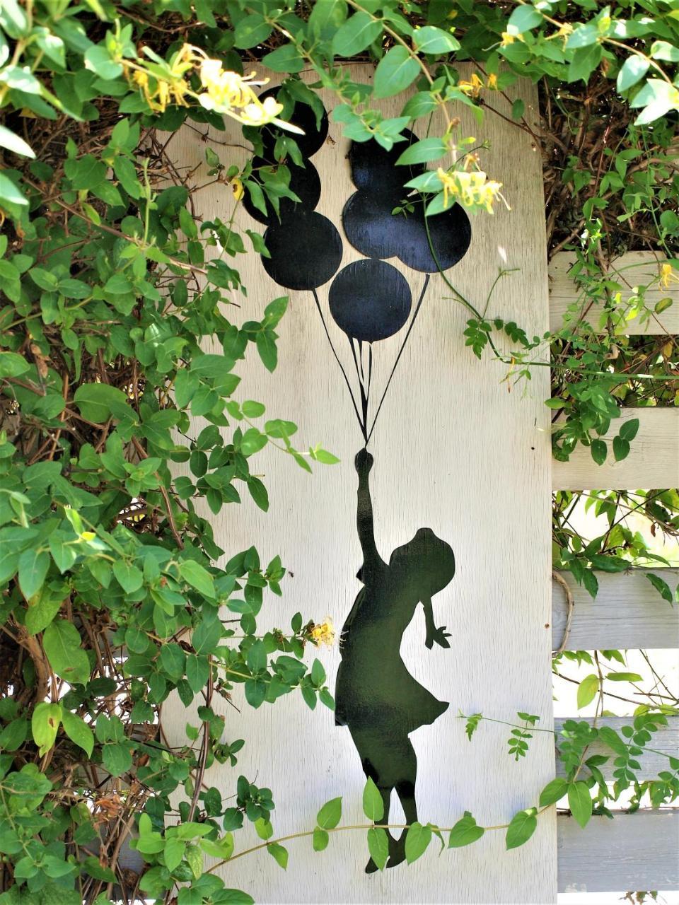 Tree of Life Art Hotel 2 *