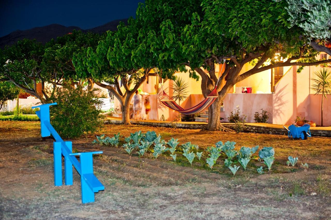 Dolphin Apartments 2 *