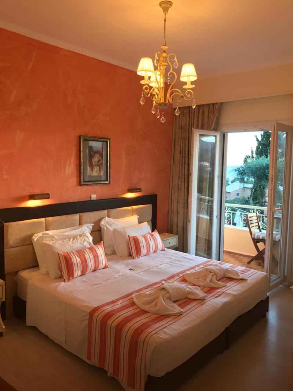 Steven\'s on the Hill 2 * Steven\'s on the Hill 2 *