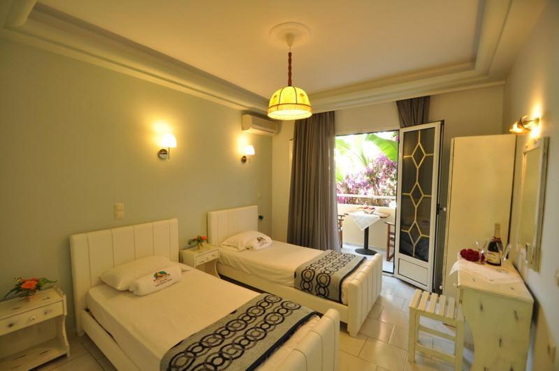 Steven\'s on the Hill 2 * Steven\'s on the Hill 2 *