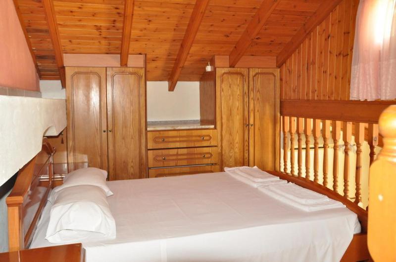 Steven\'s on the Hill 2 * Steven\'s on the Hill 2 *