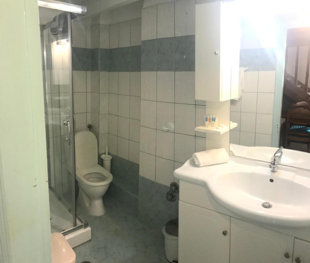 Steven\'s on the Hill 2 * Steven\'s on the Hill 2 *