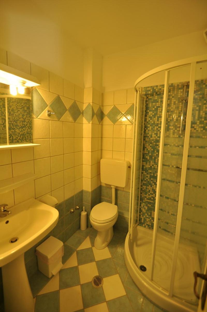 Steven\'s on the Hill 2 * Steven\'s on the Hill 2 *