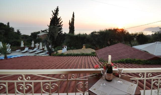 Steven\'s on the Hill 2 * Steven\'s on the Hill 2 *