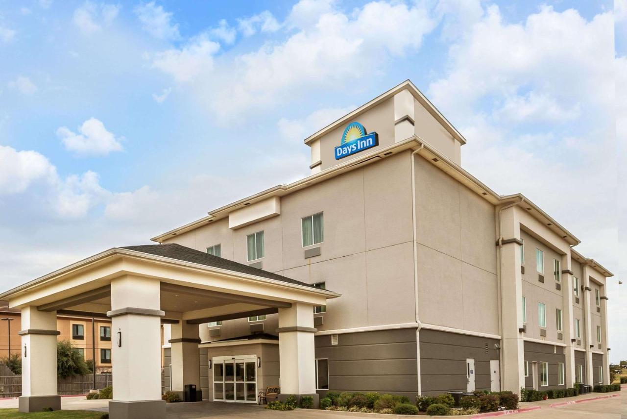 Days Inn & Suites by Wyndham Mineral Wells em West-texas