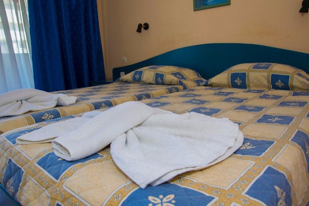 Olive Grove Hotel 