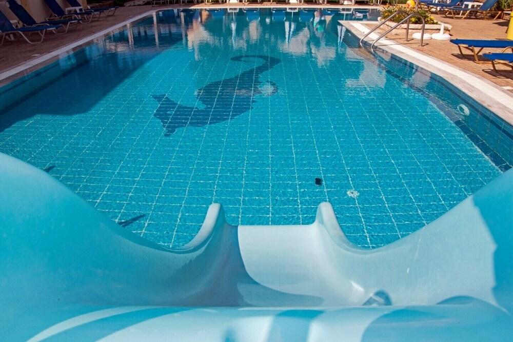Olive Grove Hotel 