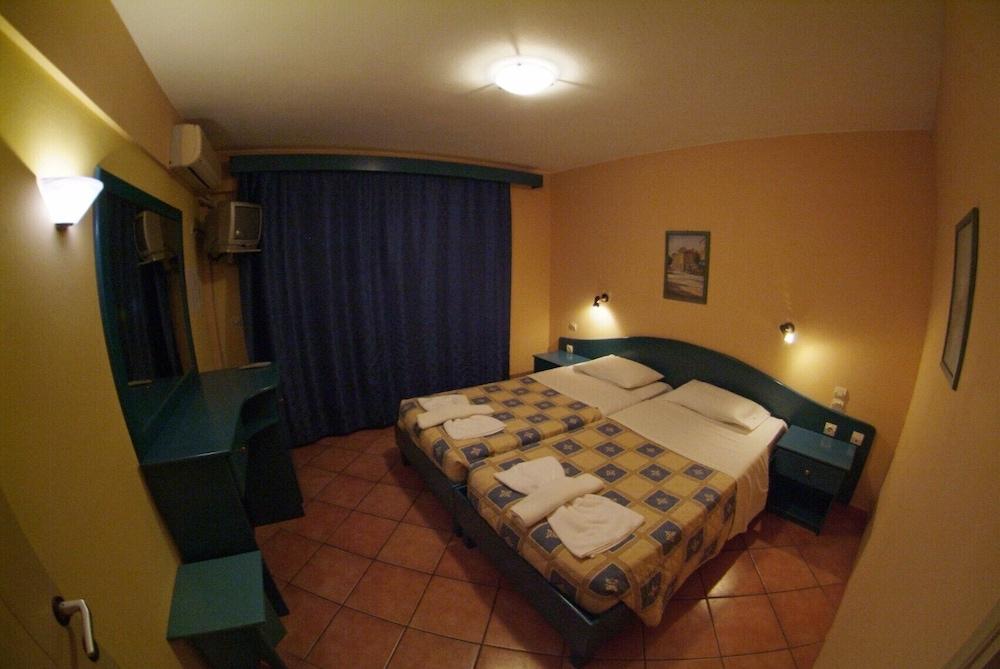 Olive Grove Hotel 