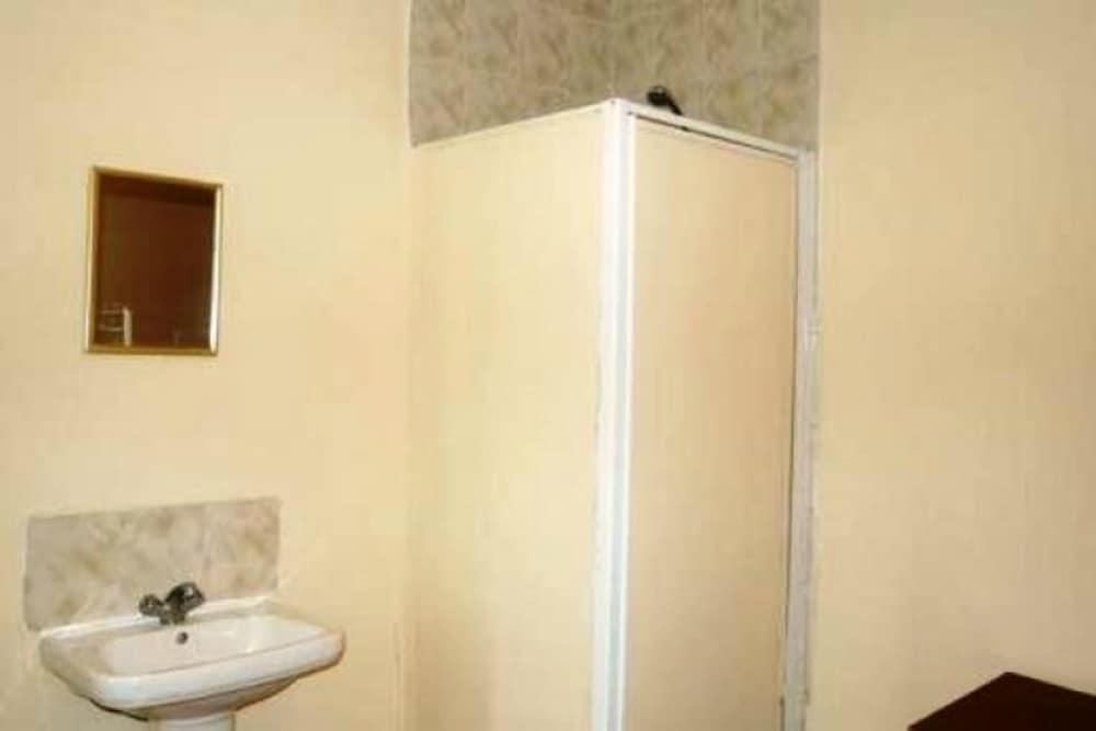 Kensal Green Backpackers