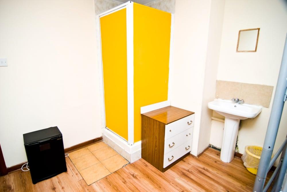 Kensal Green Backpackers