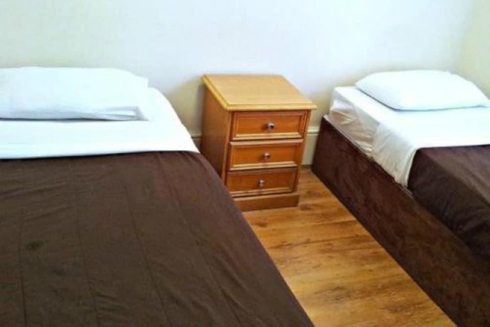 Kensal Green Backpackers