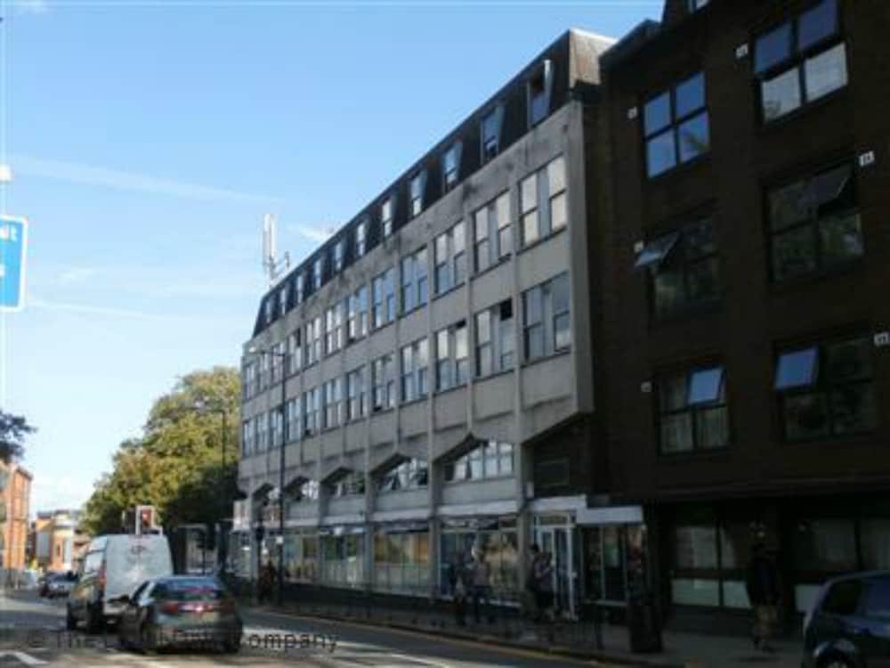 Kensal Green Backpackers